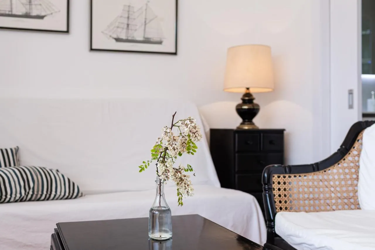 Sea View Balcony Apartment 滨海托萨