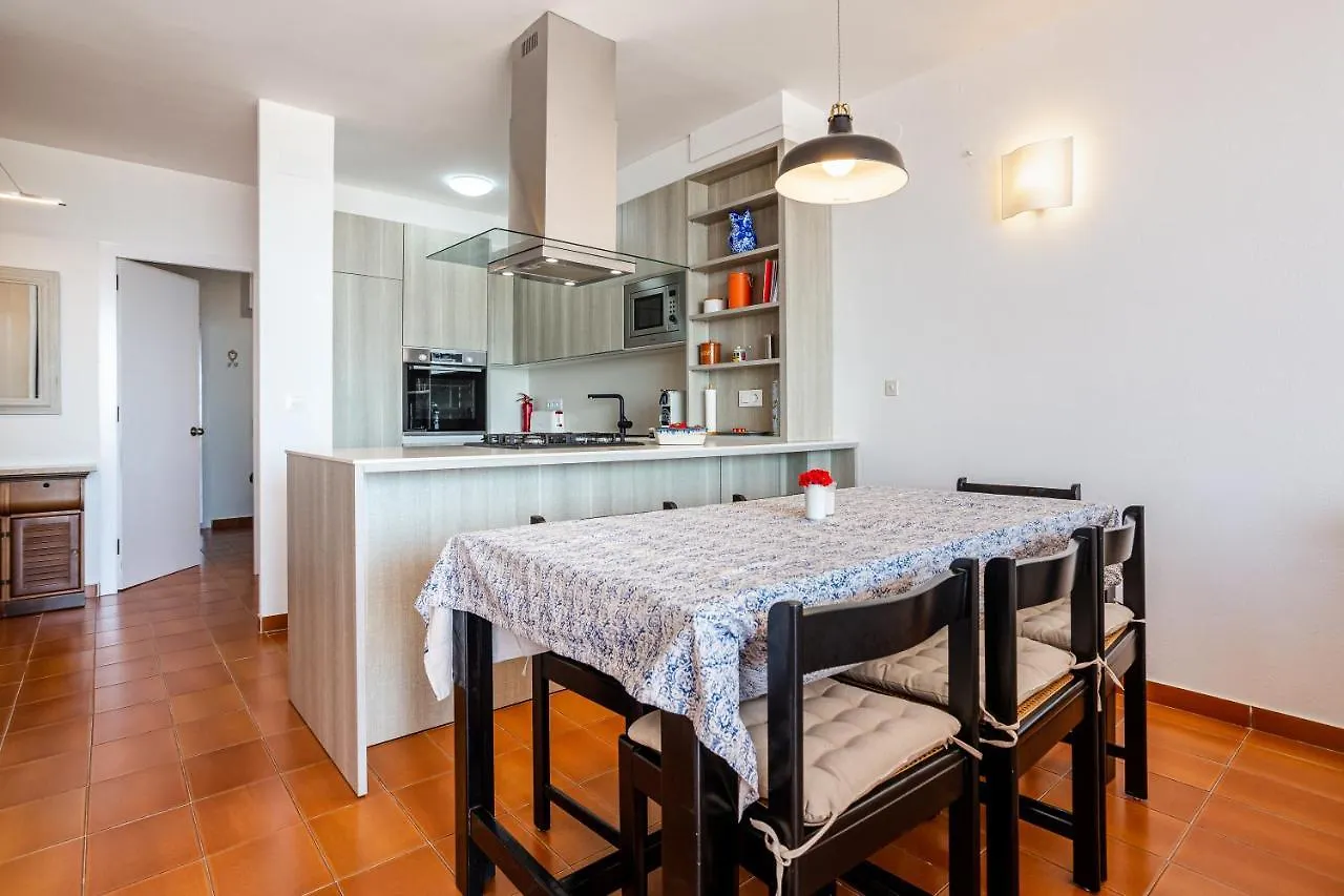 Sea View Balcony Apartment 滨海托萨